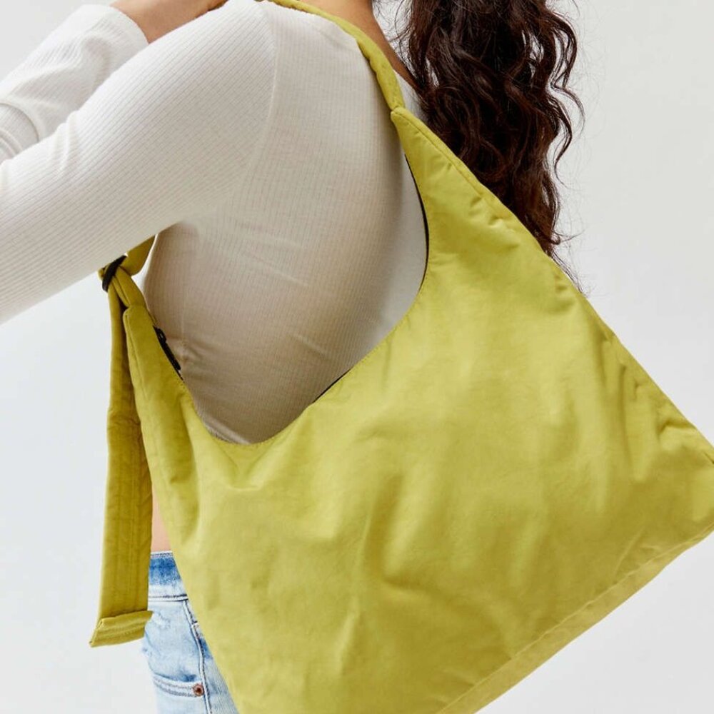 NWT Baggu Nylon Shoulder Bag - Lemongrass - Picture 1 of 6